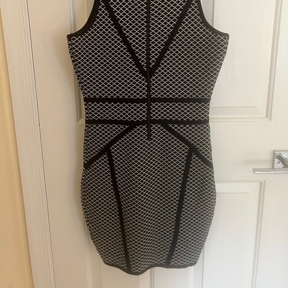 Lucy Paris Black and White Body Con (M) - Picture 4 of 4